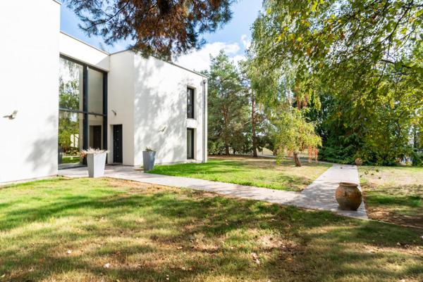 Villa d’architecte avec piscine intérieure aux portes de Rennes