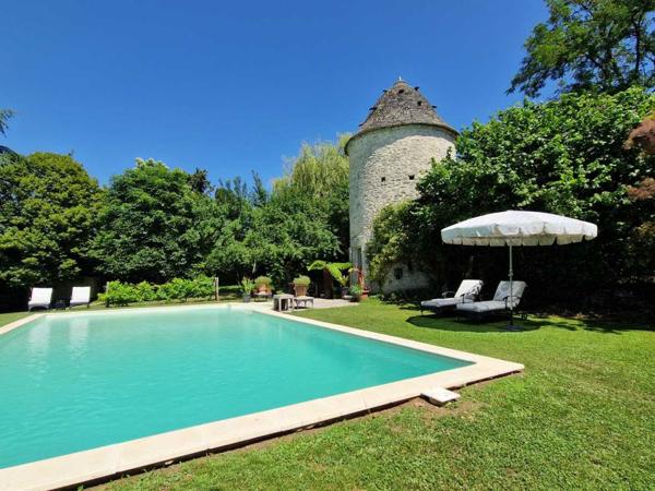 Maison ancienne - Cazals Demeure de charme avec Patio, piscine, tour au toit de lauze et jardin bucolique.