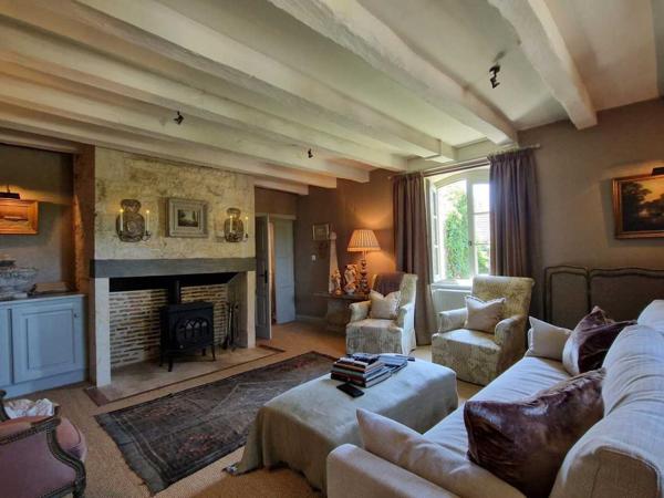 Maison ancienne - Cazals Demeure de charme avec Patio, piscine, tour au toit de lauze et jardin bucolique.
