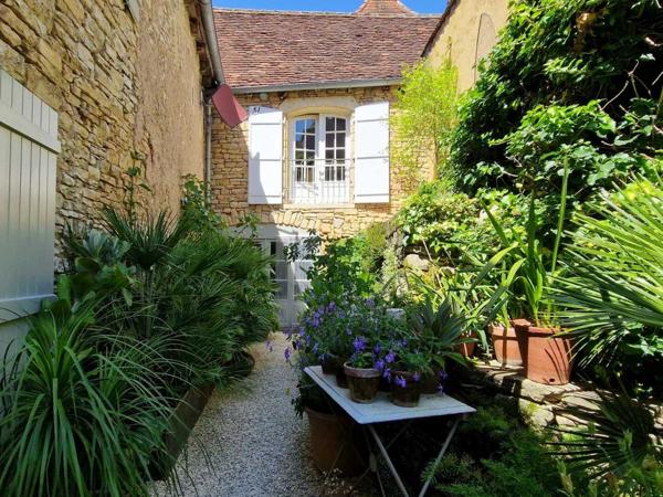 Maison ancienne - Cazals Demeure de charme avec Patio, piscine, tour au toit de lauze et jardin bucolique.