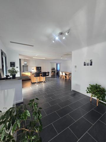 Maison avec piscine, grand séjour et jardin – Jonquières-Saint-Vincent