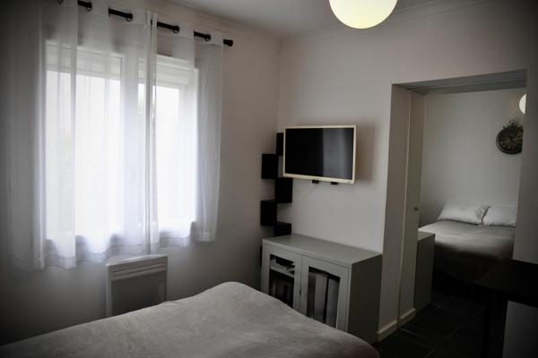 Maison avec piscine, grand séjour et jardin – Jonquières-Saint-Vincent