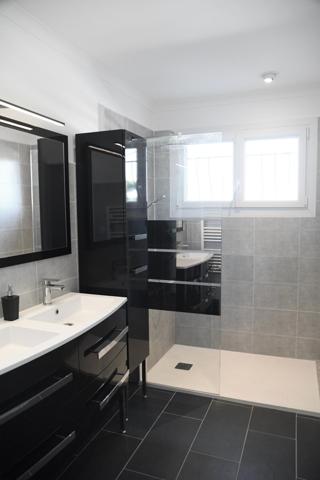 Maison avec piscine, grand séjour et jardin – Jonquières-Saint-Vincent