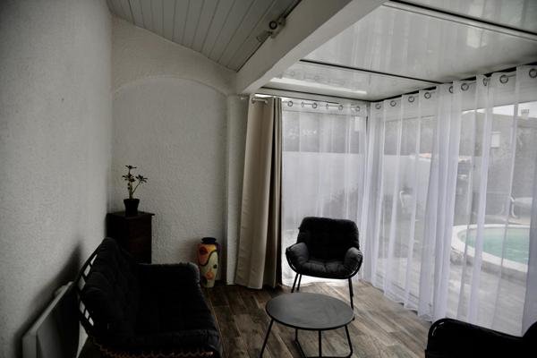 Maison avec piscine, grand séjour et jardin – Jonquières-Saint-Vincent