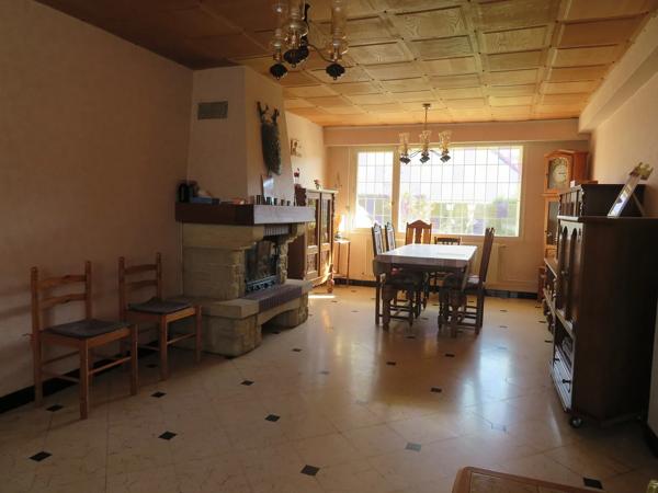 Située à proximité de LOMME Bourg, je suis une agréable maison de 86M² habitable sur un terrain de 236M² comprenant a…