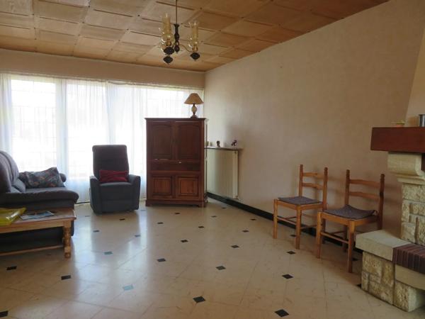 Située à proximité de LOMME Bourg, je suis une agréable maison de 86M² habitable sur un terrain de 236M² comprenant a…