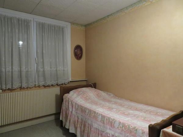 Située à proximité de LOMME Bourg, je suis une agréable maison de 86M² habitable sur un terrain de 236M² comprenant a…