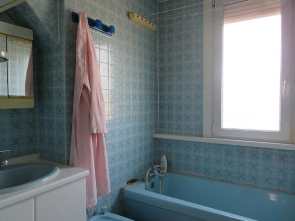 Située à proximité de LOMME Bourg, je suis une agréable maison de 86M² habitable sur un terrain de 236M² comprenant a…