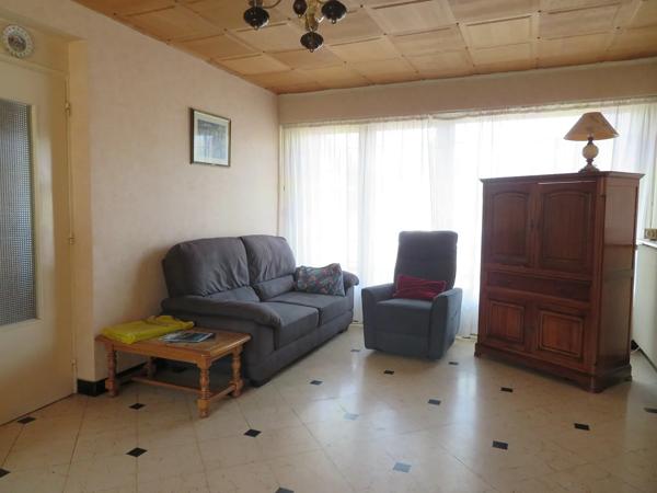 Située à proximité de LOMME Bourg, je suis une agréable maison de 86M² habitable sur un terrain de 236M² comprenant a…
