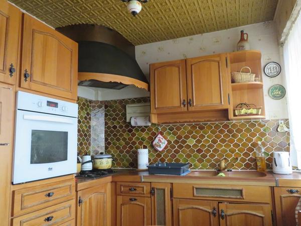 Située à proximité de LOMME Bourg, je suis une agréable maison de 86M² habitable sur un terrain de 236M² comprenant a…
