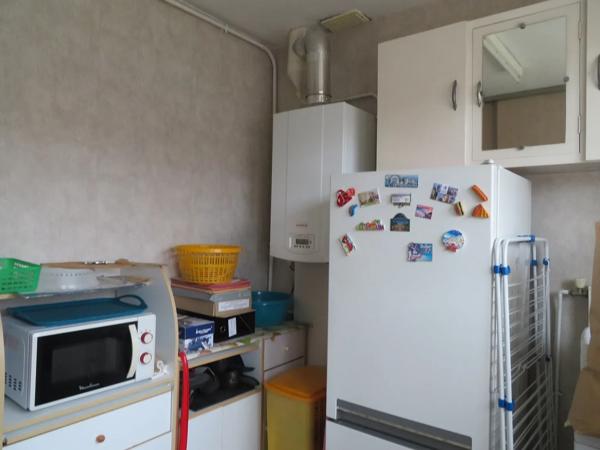 Située à proximité de LOMME Bourg, je suis une agréable maison de 86M² habitable sur un terrain de 236M² comprenant a…