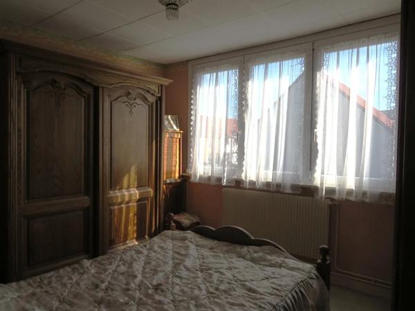Située à proximité de LOMME Bourg, je suis une agréable maison de 86M² habitable sur un terrain de 236M² comprenant a…