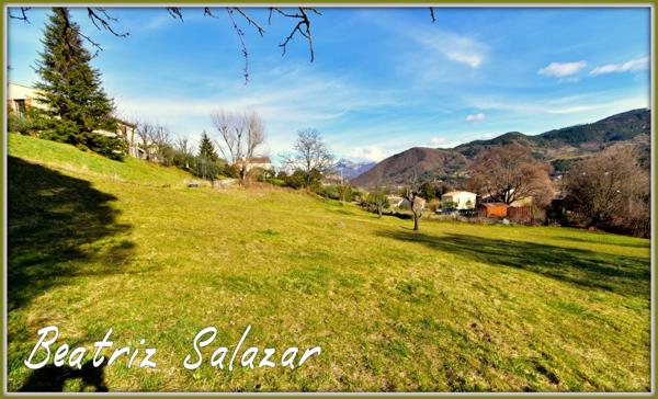 A vendre à Digne-les-Bains très beau terrain à construire de 805 m2, une très belle exposition, une très belle vue