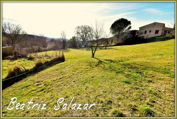 A vendre à Digne-les-Bains très beau terrain à construire de 805 m2, une très belle exposition, une très belle vue