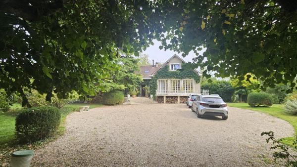 Maison 208 m2 - 13000 m2 de terrain  - Piscine - 78270 Bennecourt