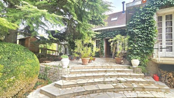 Maison 208 m2 - 13000 m2 de terrain  - Piscine - 78270 Bennecourt