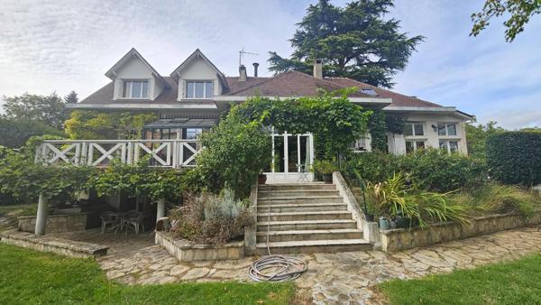 Maison 208 m2 - 13000 m2 de terrain  - Piscine - 78270 Bennecourt