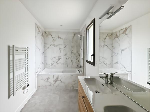 Maison
         5 pièces
        - 137 m² Bien prestige