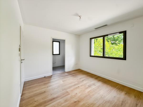 Maison
         5 pièces
        - 137 m² Bien prestige