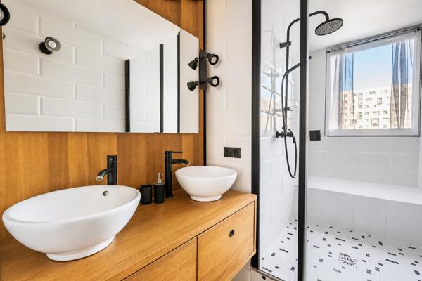 Appartement
         2 pièces
        - 55 m² 420 000 € *