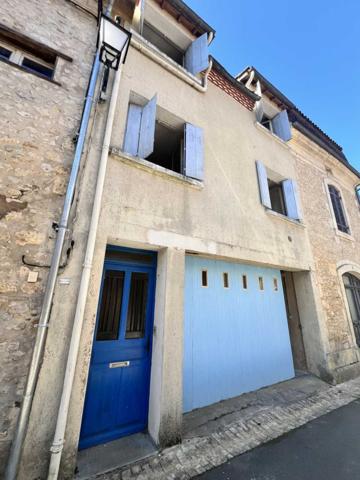 Maison ancienne - Le bugue MAISON DE VILLE (135 M²) SUR 3 NIVEAUX DANS LA VIBRANTE BOURGADE RIVERAINE DU BUGUE – TOUT SE FAIT À PIED ! NÉCESSITE UNE RÉNOVATION COMPLÈTE, AVEC UN SUPERBE POTENTIEL. PF90329