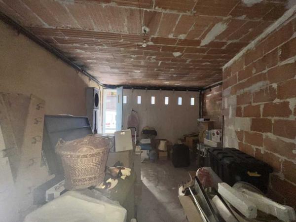 Maison ancienne - Le bugue MAISON DE VILLE (135 M²) SUR 3 NIVEAUX DANS LA VIBRANTE BOURGADE RIVERAINE DU BUGUE – TOUT SE FAIT À PIED ! NÉCESSITE UNE RÉNOVATION COMPLÈTE, AVEC UN SUPERBE POTENTIEL. PF90329
