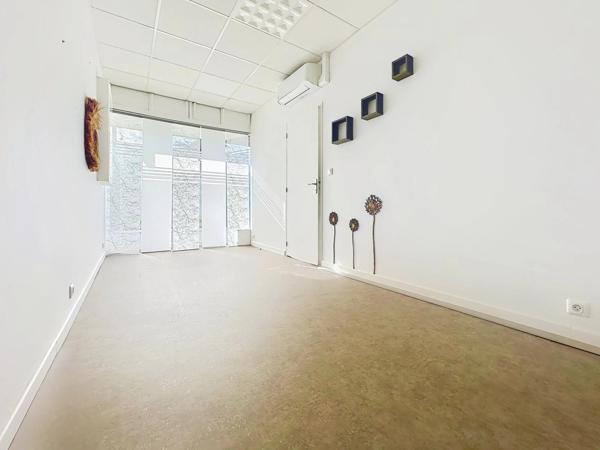 Local rénové à LEMPDES, idéal pro ou investisseur.