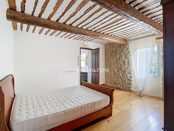 Authentique mas provençal en pierre avec dépendences, 2ha de terrain et piscine Monteux