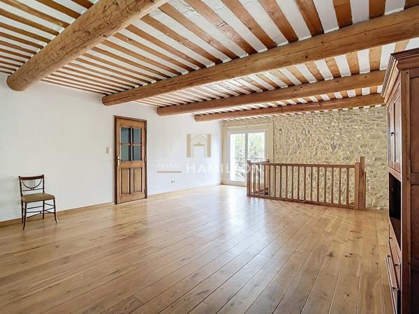 Authentique mas provençal en pierre avec dépendences, 2ha de terrain et piscine Monteux