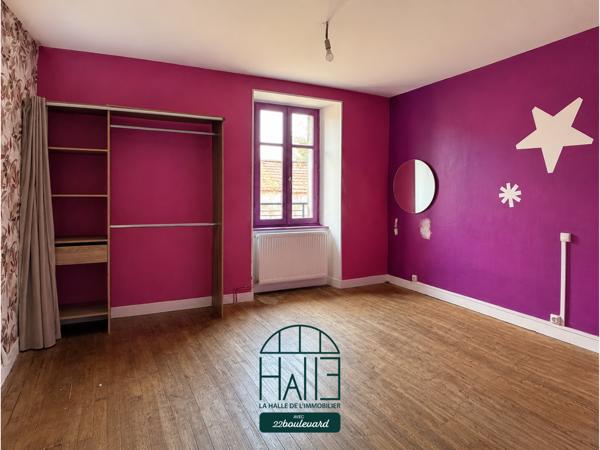 Maison
         8 pièces
        - 256 m² 124 900 € *