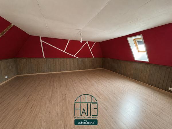 Maison
         8 pièces
        - 256 m² 124 900 € *