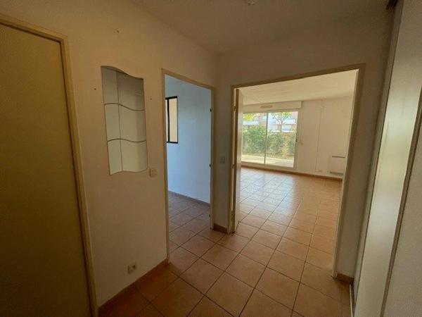 TRES BEAU APPARTEMENT DE TYPE 2 SUR LES HAUTEURS DE CHATEAU GOMBERT