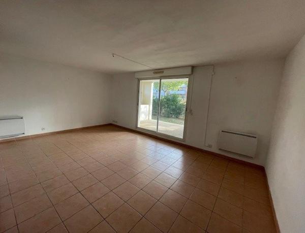TRES BEAU APPARTEMENT DE TYPE 2 SUR LES HAUTEURS DE CHATEAU GOMBERT