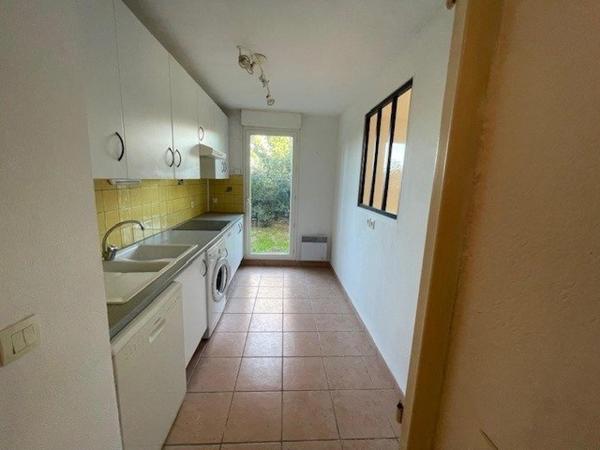 TRES BEAU APPARTEMENT DE TYPE 2 SUR LES HAUTEURS DE CHATEAU GOMBERT