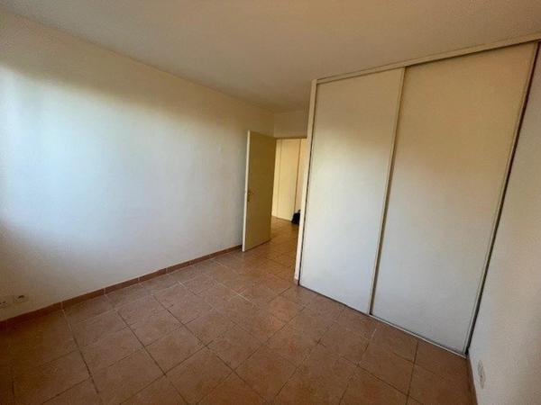 TRES BEAU APPARTEMENT DE TYPE 2 SUR LES HAUTEURS DE CHATEAU GOMBERT