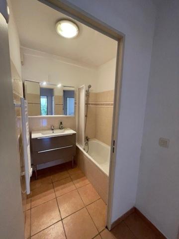 TRES BEAU APPARTEMENT DE TYPE 2 SUR LES HAUTEURS DE CHATEAU GOMBERT
