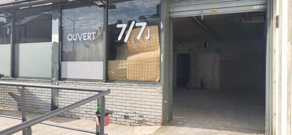 Local Commercial
         5 pièces
        - 150 m²