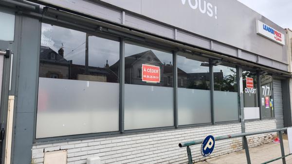 Local Commercial
         5 pièces
        - 150 m²