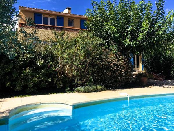 Villa Saint Didier 7 pièce(s) 143 m2 sur terrain avec piscine