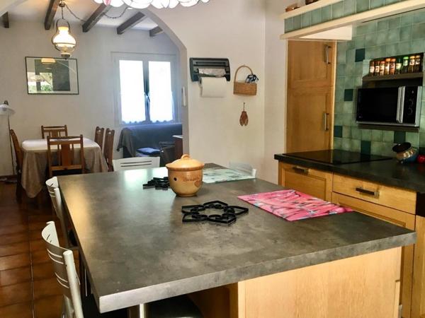 Villa Saint Didier 7 pièce(s) 143 m2 sur terrain avec piscine