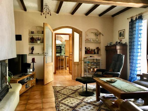 Villa Saint Didier 7 pièce(s) 143 m2 sur terrain avec piscine