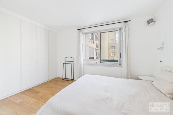 Vue SEINE, ÎLE DE LA JATTE et TOUR EIFFEL. Balcon, cave et parking.