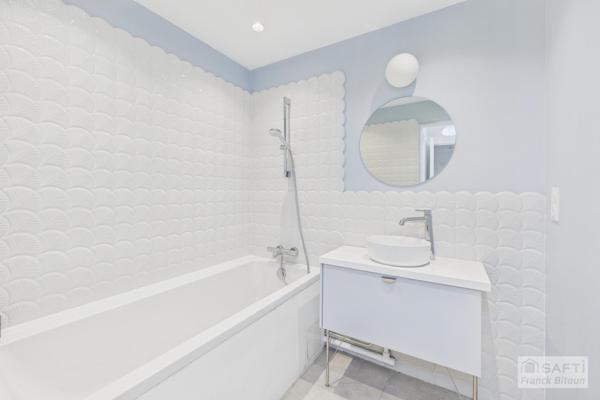 Vue SEINE, ÎLE DE LA JATTE et TOUR EIFFEL. Balcon, cave et parking.