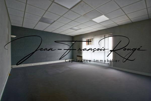 Local commercial de 1 635 m² proche de l'autoroute A13