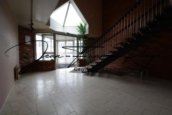 Local commercial de 1 635 m² proche de l'autoroute A13