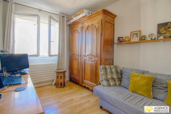 Versailles Rive-Droite appartement 5 pièces 109.64 m² situé au 4ème étage avec cave et jardin de copropriété €660 000 ** - Référence 27538
