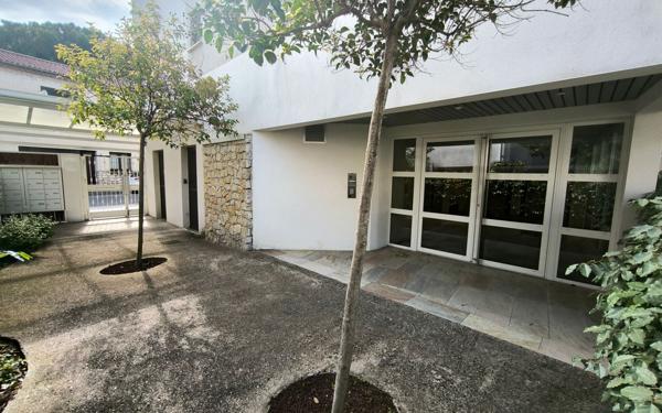 Appartement à vendre    3 pièces • 76,74 m2 Nîmes