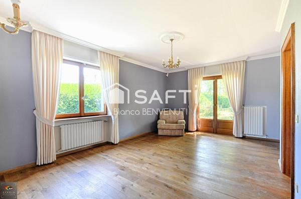 Appartement Entrée Privative - Rez-de-chaussée avec terrasse, terrain, garage 2vl, caves, place parking privative