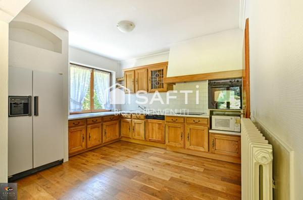 Appartement Entrée Privative - Rez-de-chaussée avec terrasse, terrain, garage 2vl, caves, place parking privative