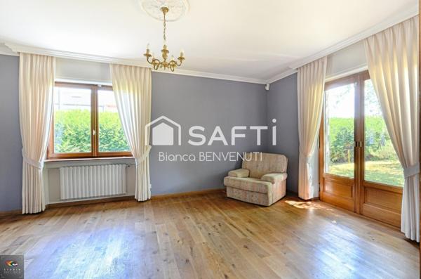 Appartement Entrée Privative - Rez-de-chaussée avec terrasse, terrain, garage 2vl, caves, place parking privative